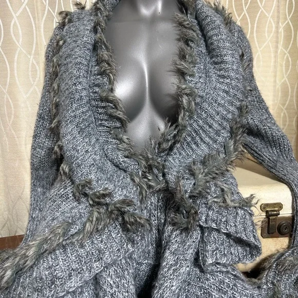 Midi Waterfall Gray Cardigan Faux Fur Laced Trim - Picture 3 of 14